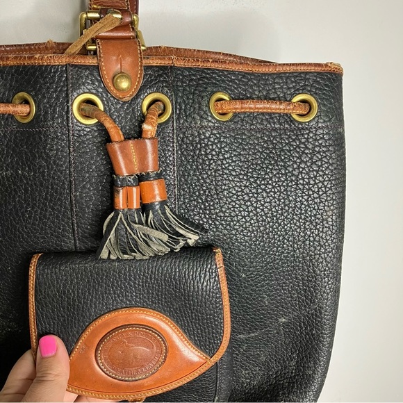 Vintage Dooney & Bourke navy & tan‎ leather AWL sling bag bucket bag - Picture 5 of 17